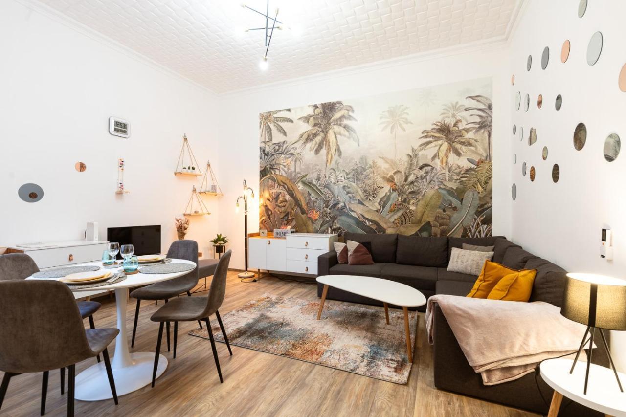 Stylish Modern Apartment Next To New York Cafe Budapest Exterior photo
